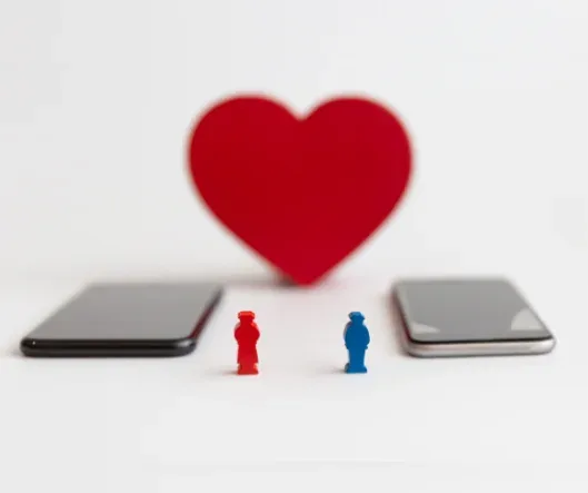 Check Nostalgia Red Flags Before You Reconnect With Someone Online