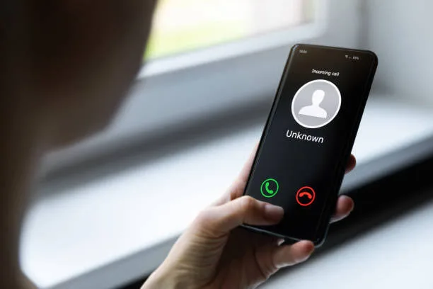 How to Use a Reverse Phone Lookup Without Chasing the Wrong Person